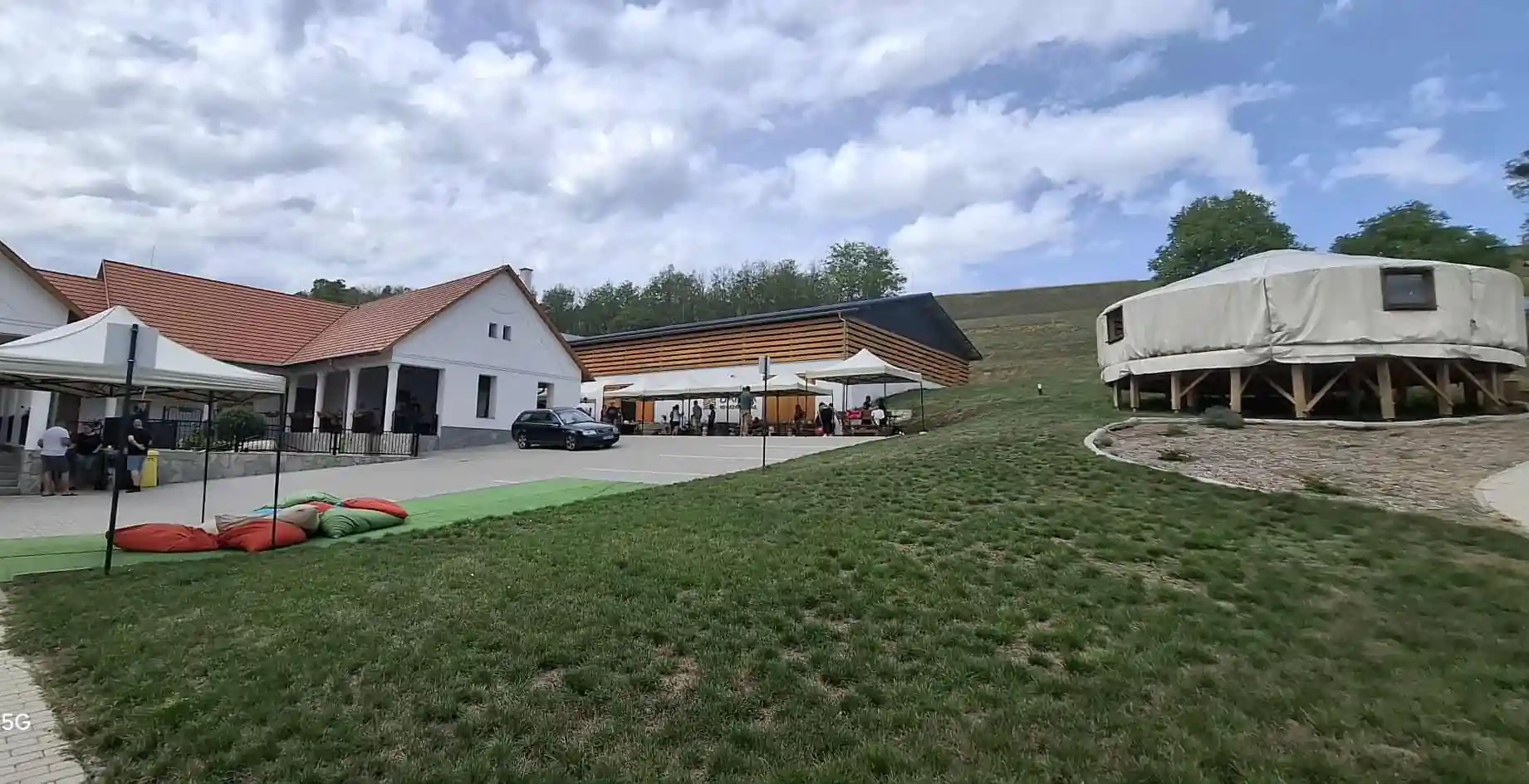 Jurta szállás a Barka Rendezvényportán, fiatal felnőtt elvonuláson
